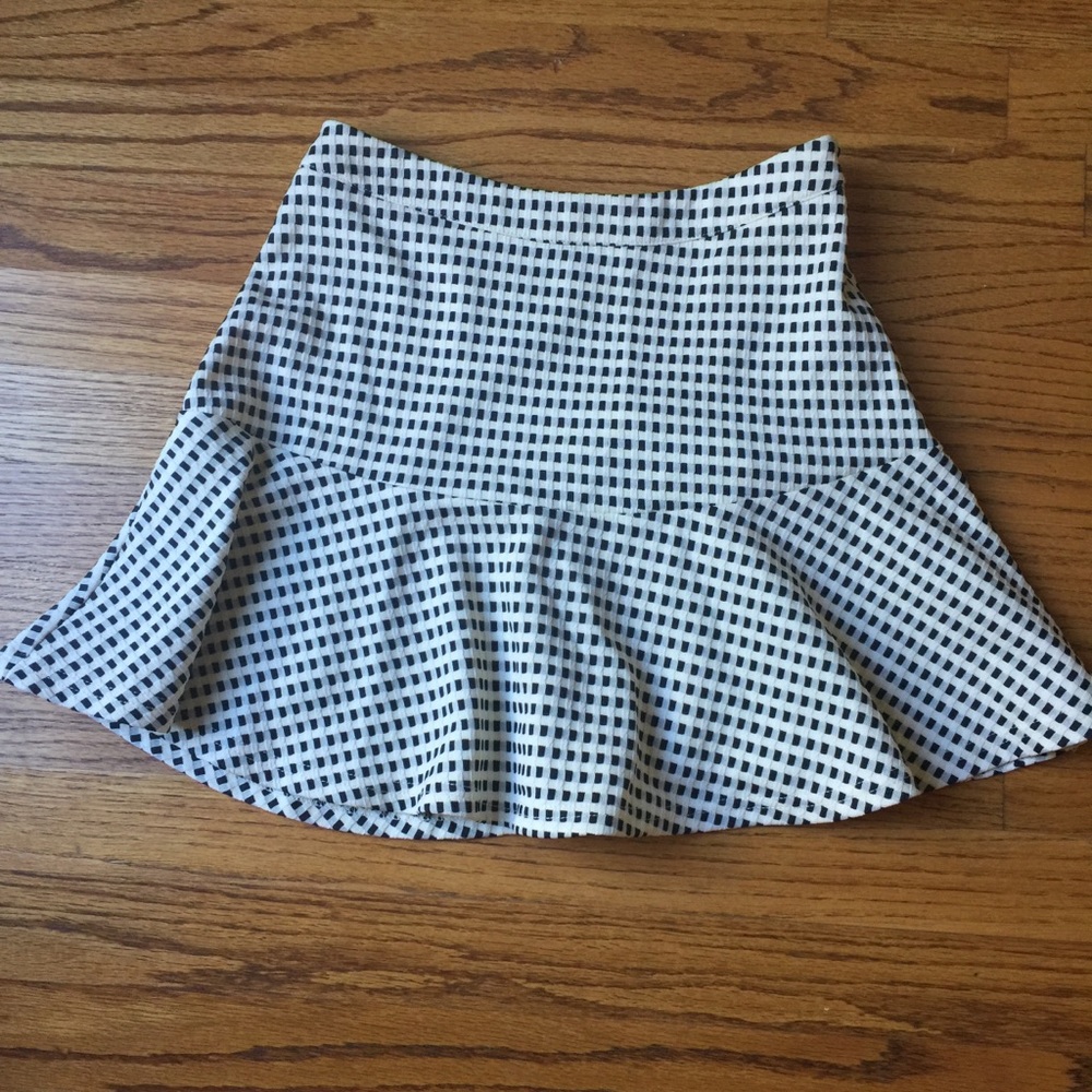 PERFECT FOR FALL! FLOUNCE SKIRT Anthro - SMALL